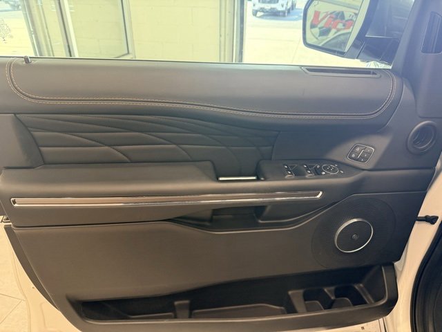 Used 2023 Ford Expedition Platinum image 14