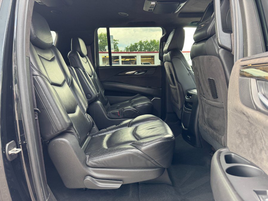 Used 2017 Cadillac Escalade ESV Platinum AWD/4WD image 19