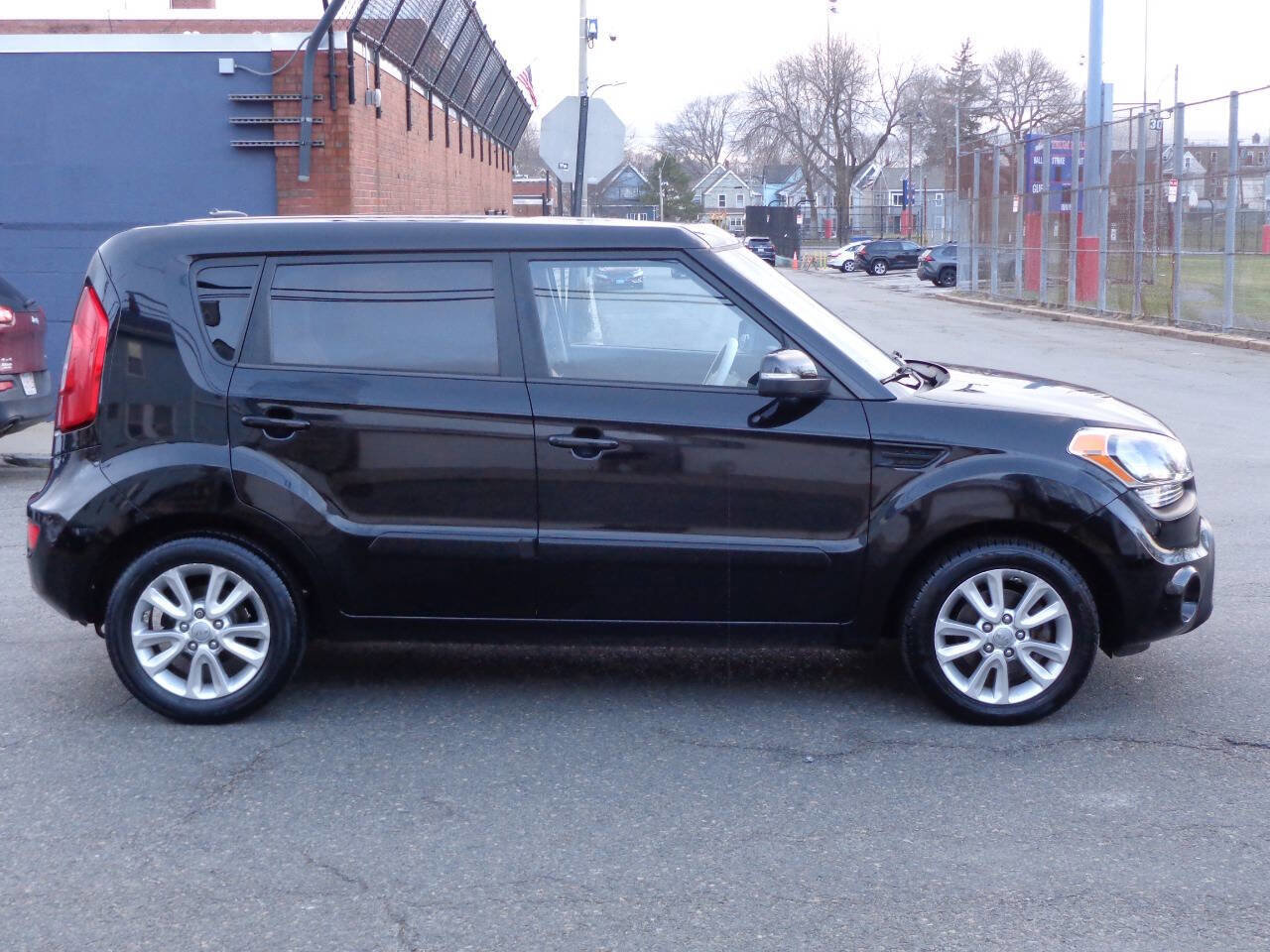 Used 2013 Kia Soul + image 4