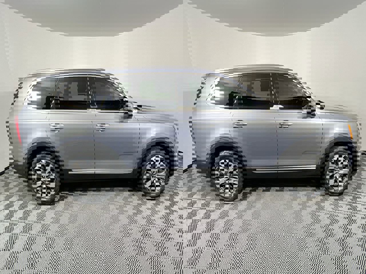 Used 2020 Kia Telluride S image 2
