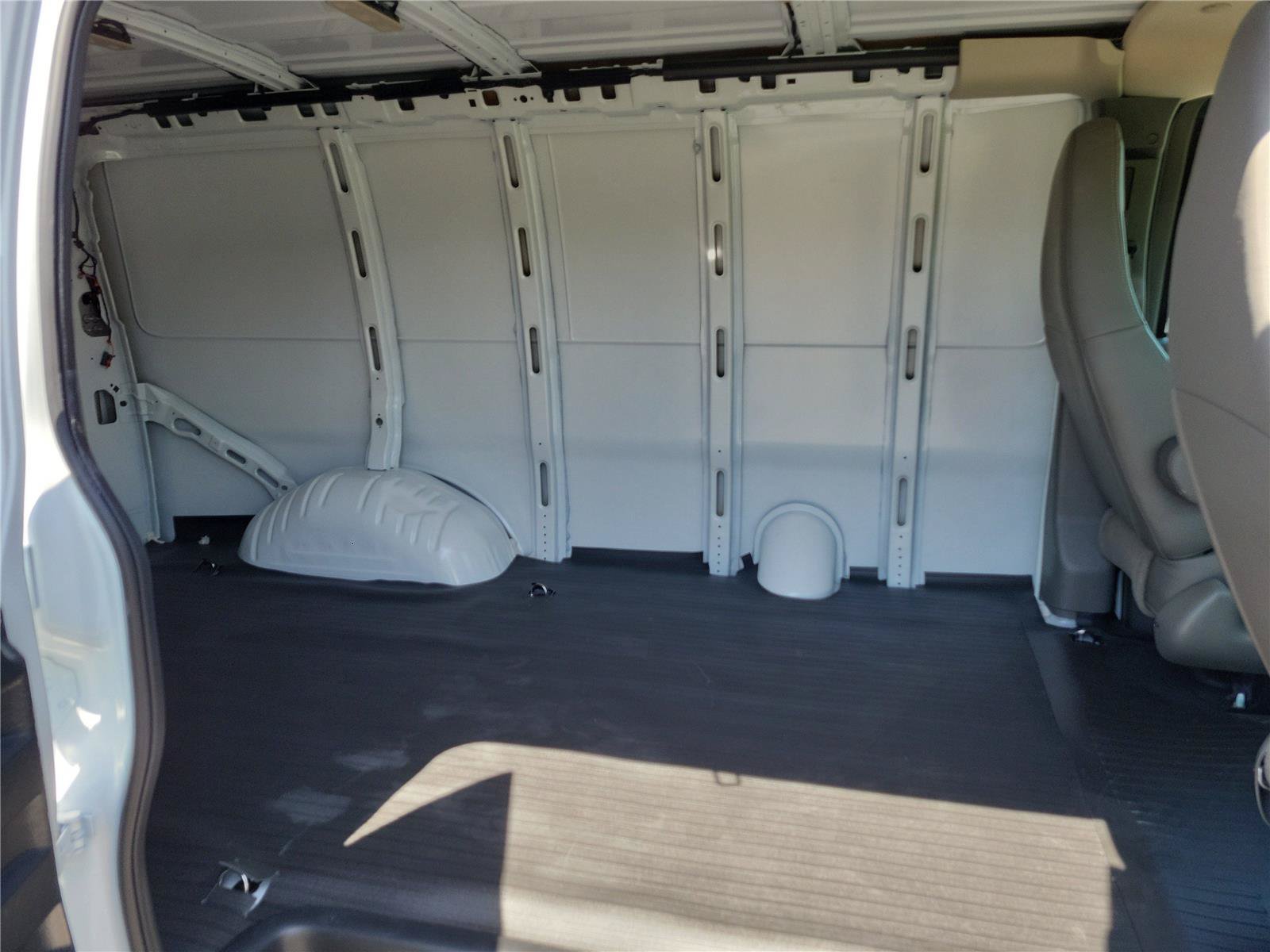 New 2026 GMC Savana 3500 RWD image 8