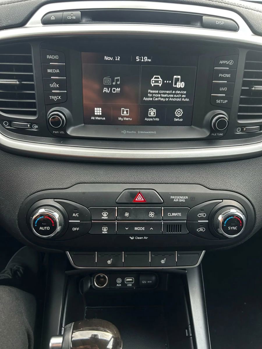 Used 2017 Kia Sorento LX w/ LX Convenience Package image 9