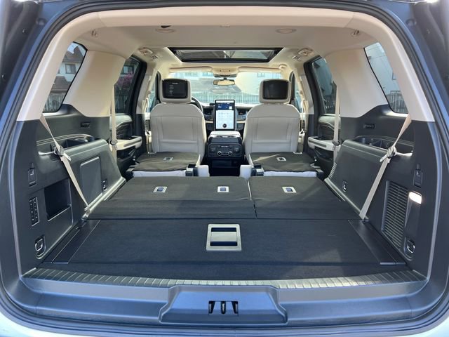 Used 2023 Ford Expedition Platinum AWD/4WD image 31