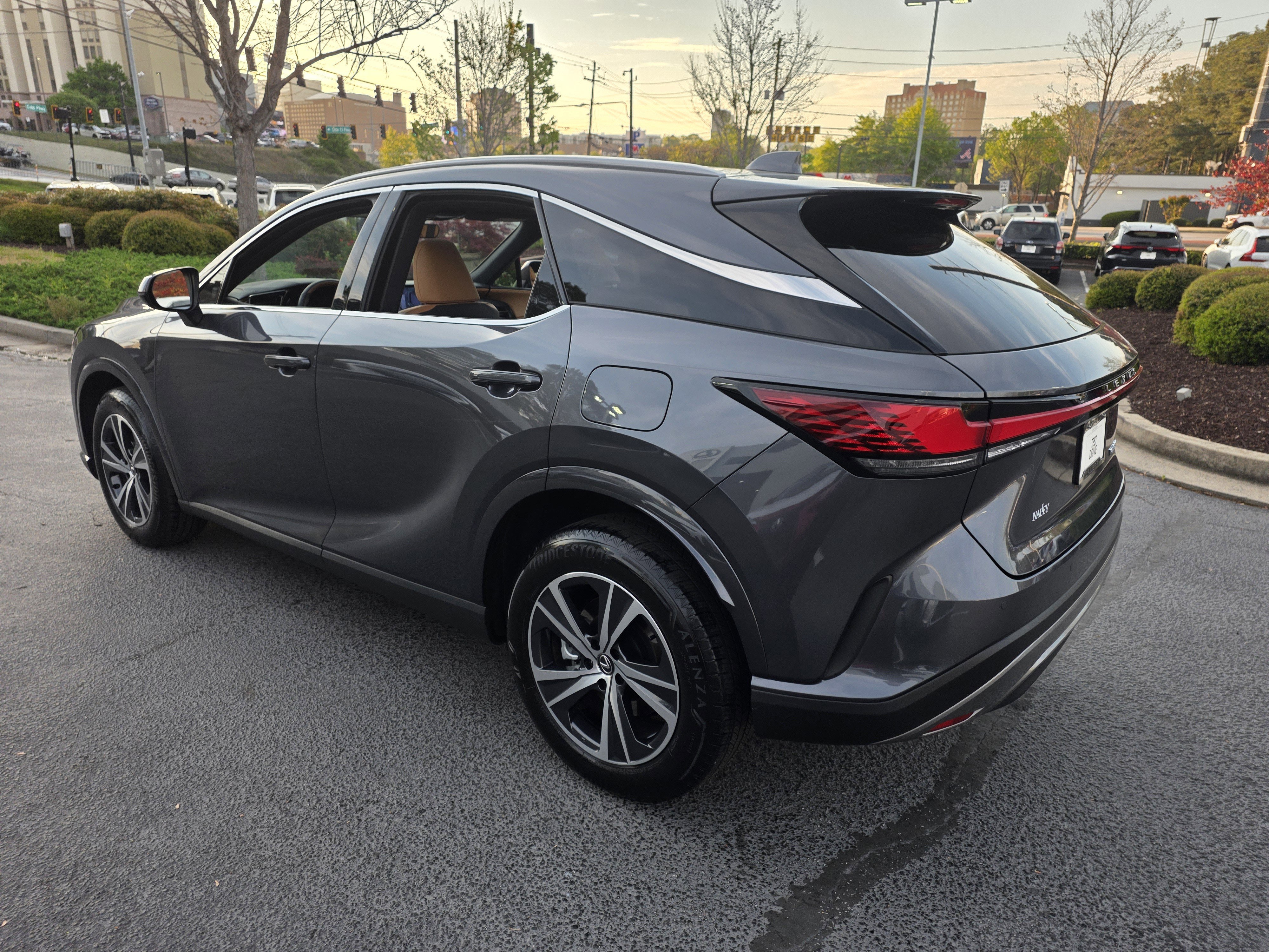 Used 2025 Lexus RX 350 Premium w/ Accessory Package (Z1) image 3