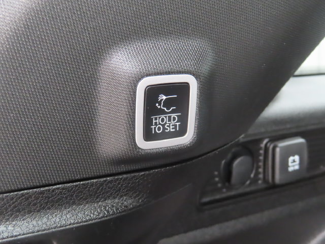 Used 2023 Jeep Grand Cherokee Altitude AWD/4WD image 30