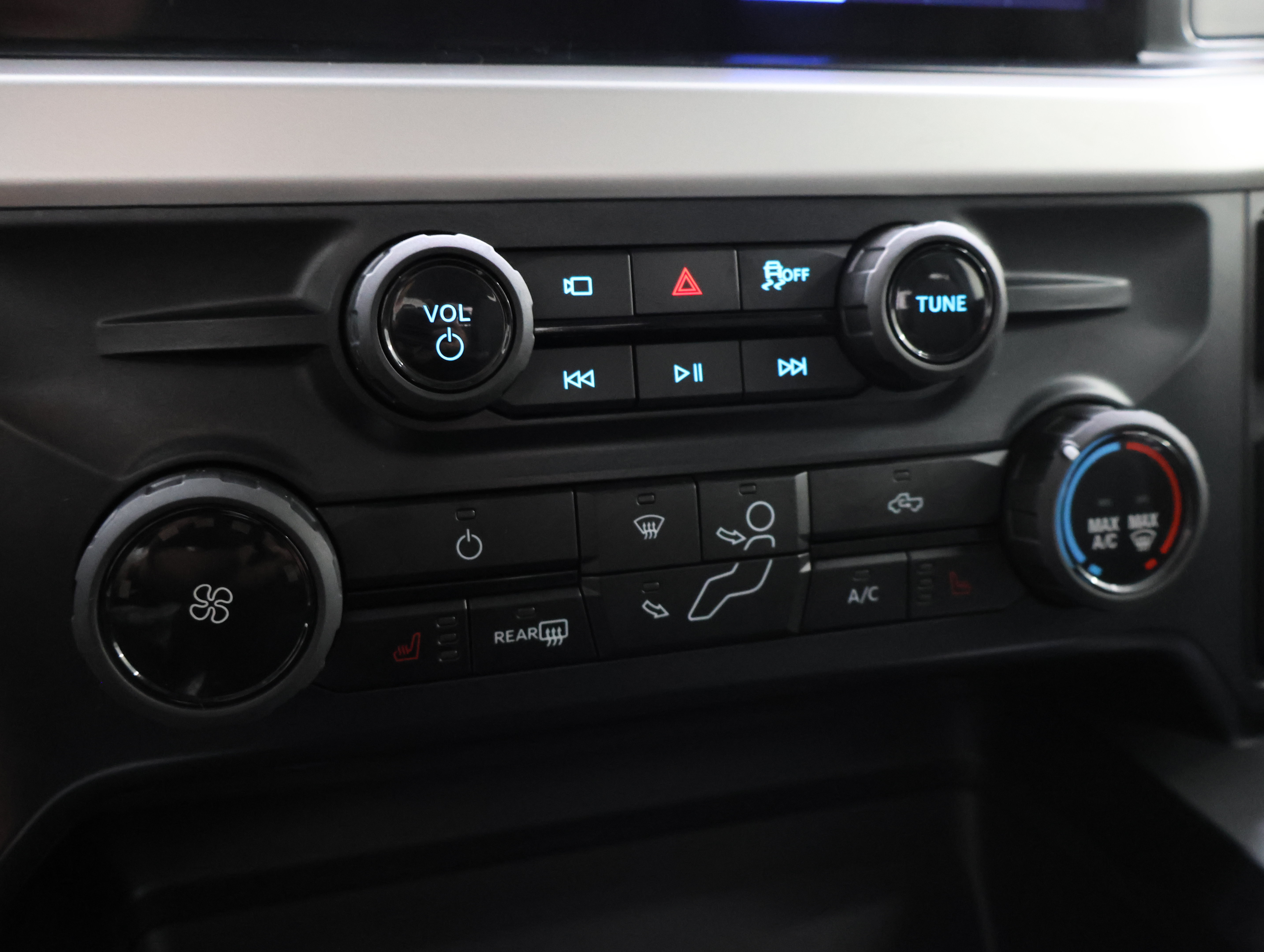 Used 2025 Ford F250 XLT w/ Black Appearance Package AWD/4WD image 59