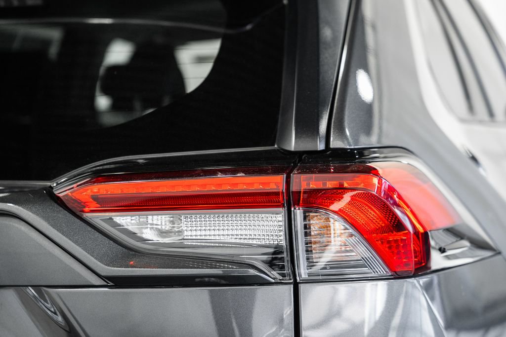 Used 2022 Toyota RAV4 XLE image 4