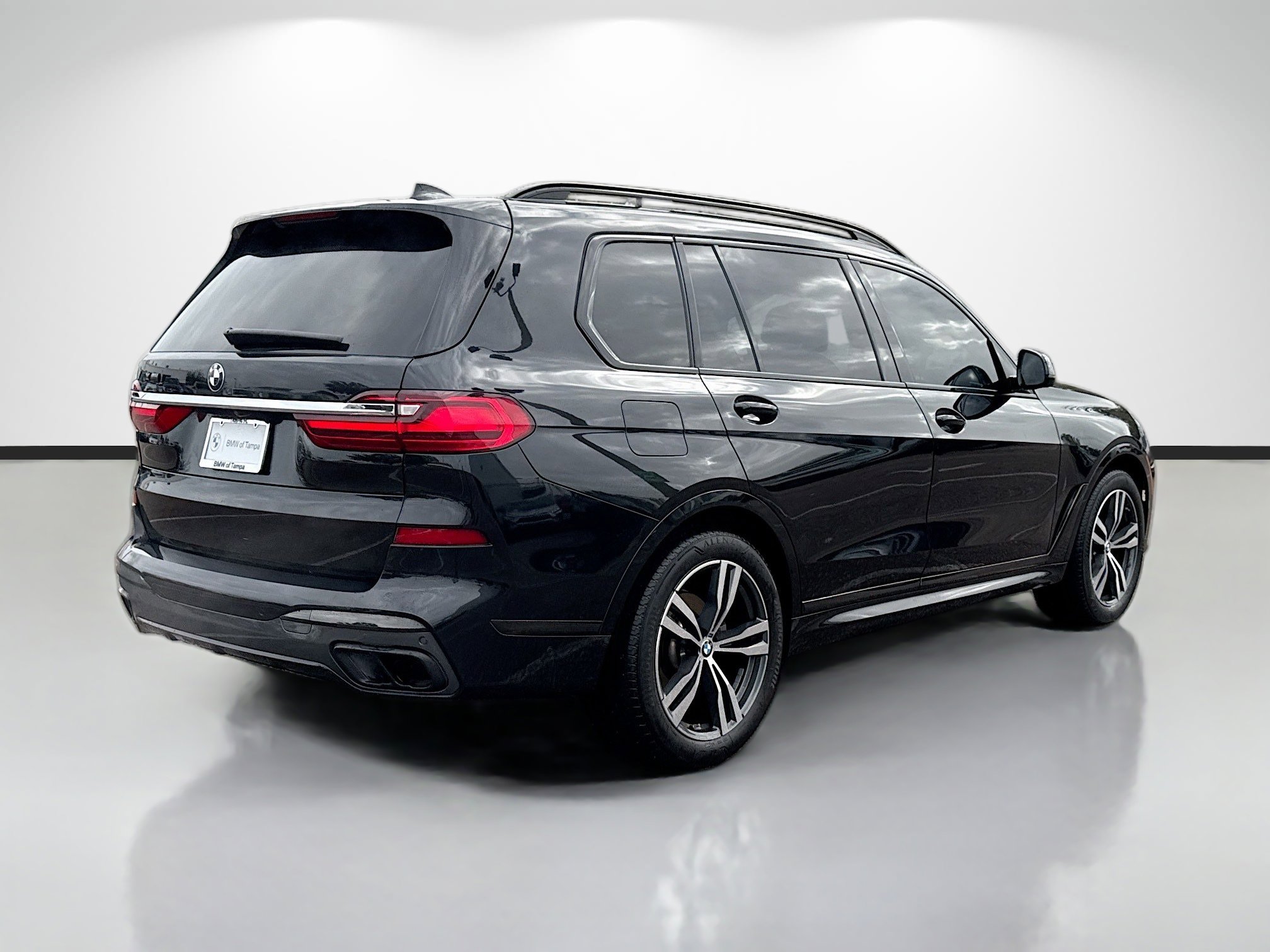 Used 2021 BMW X7 xDrive40i w/ M Sport Package image 3