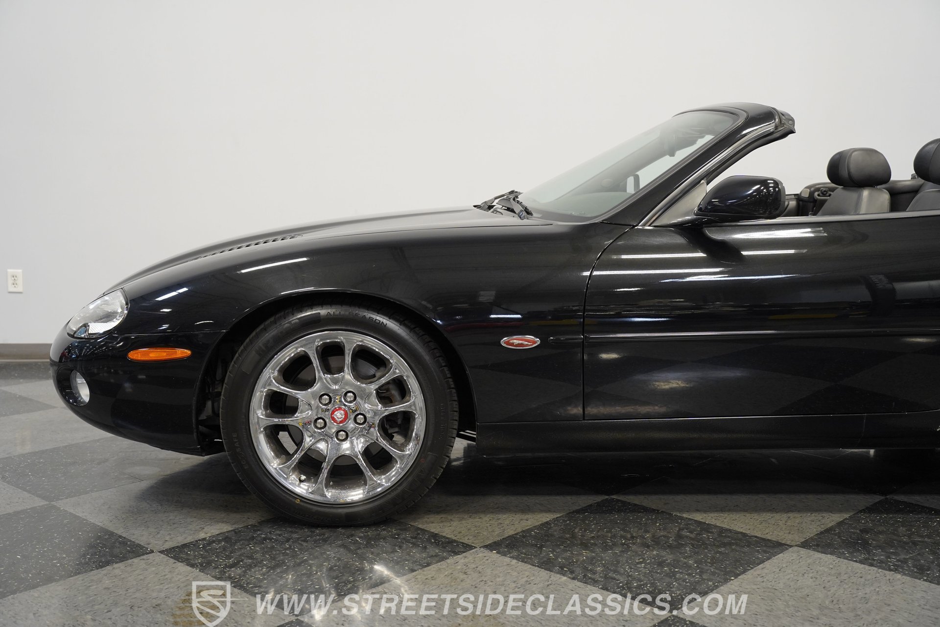 Used 2002 Jaguar XK8 Convertible image 23