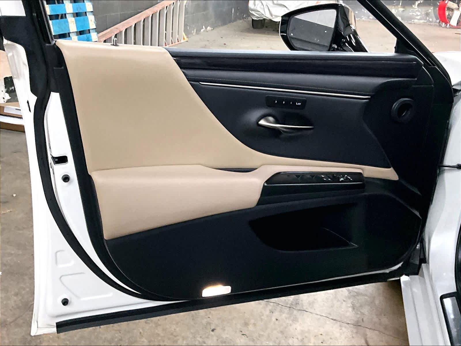 Used 2020 Lexus ES 350 w/ Premium Package FWD image 24