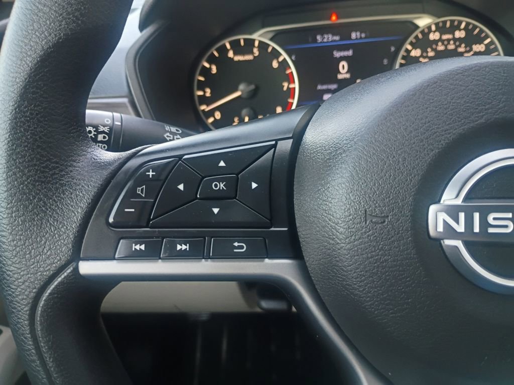 Used 2025 Nissan Altima 2.5 SV FWD image 11