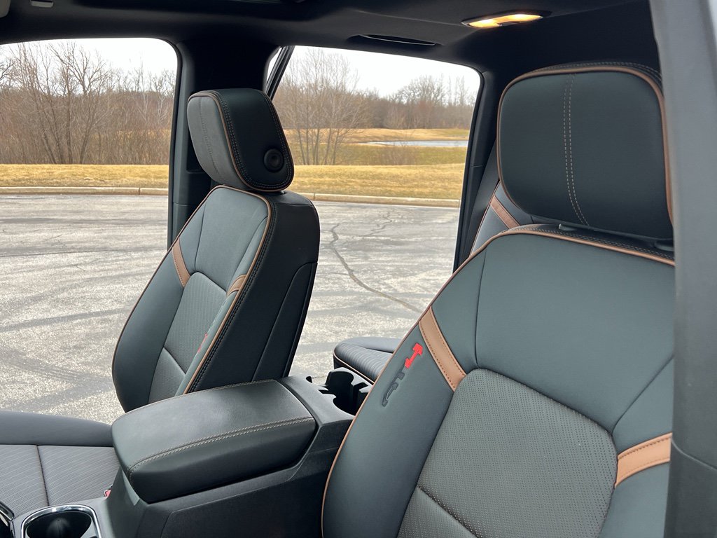 Used 2025 GMC Canyon AT4 w/ Nightfall Edition image 18