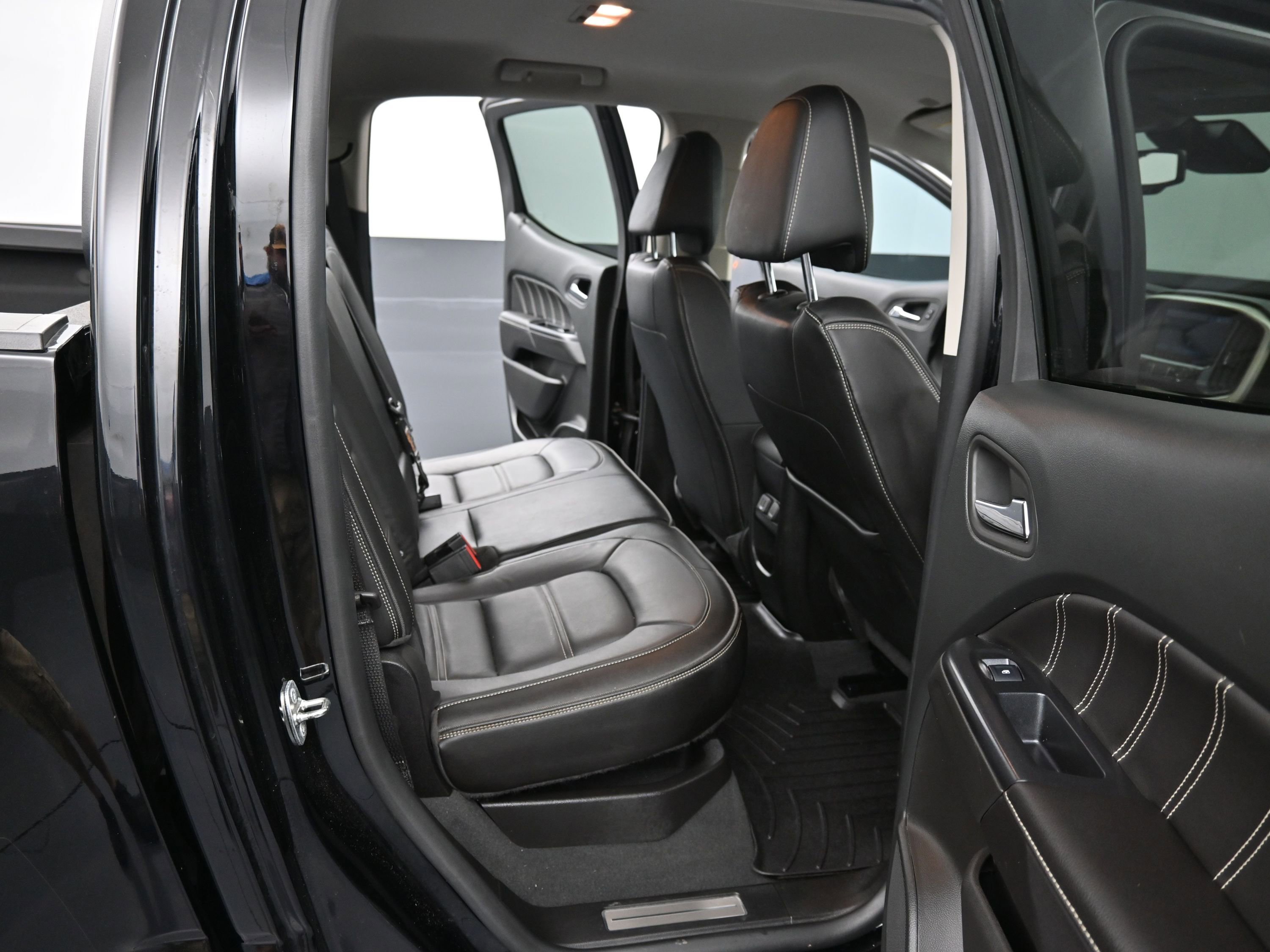 Used 2022 GMC Canyon Denali image 16