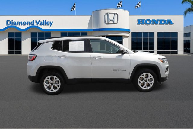 Used 2025 Jeep Compass Latitude image 9