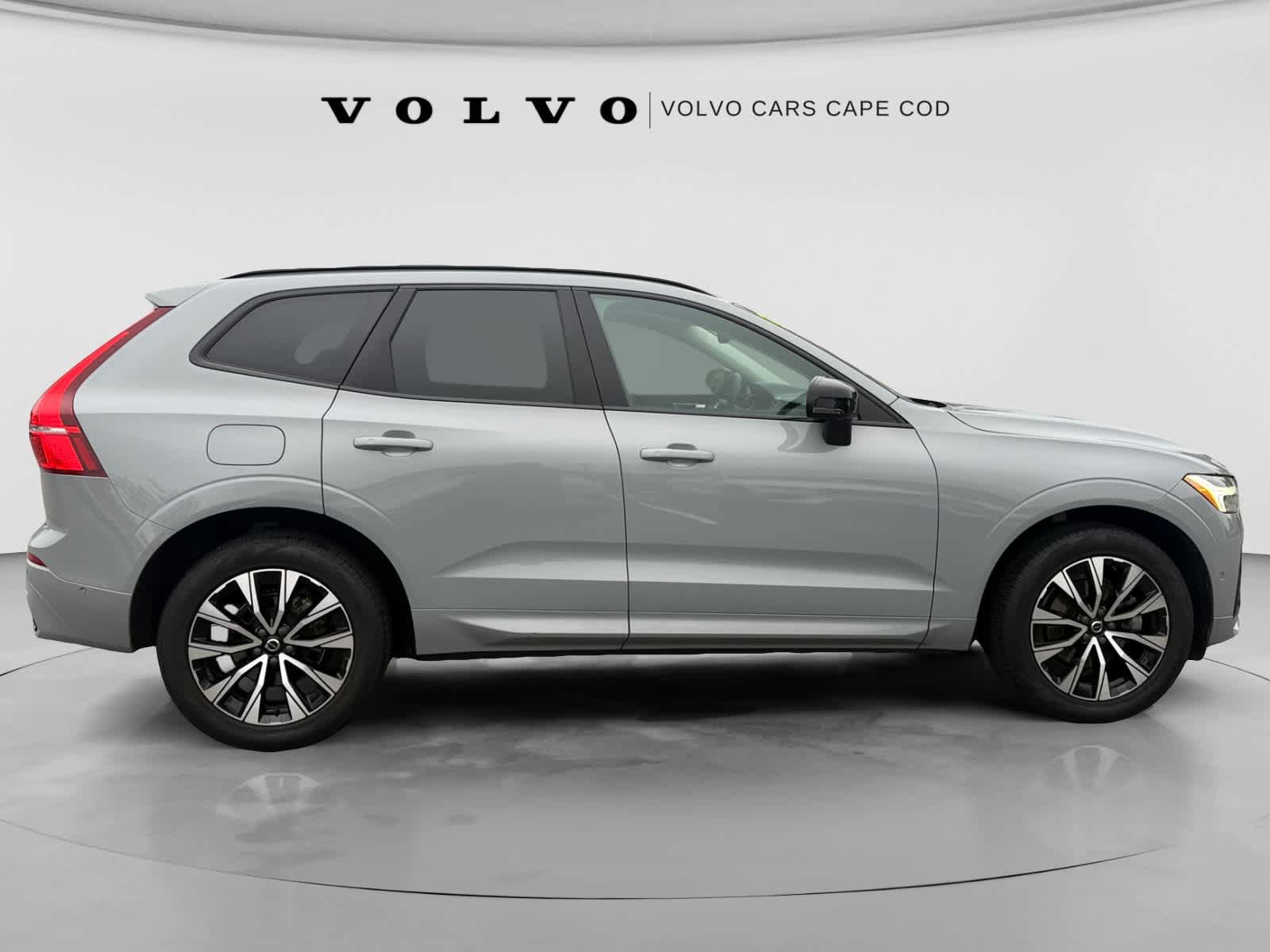 Used 2024 Volvo XC60 B5 Plus w/ Protection Package Premier AWD/4WD image 8