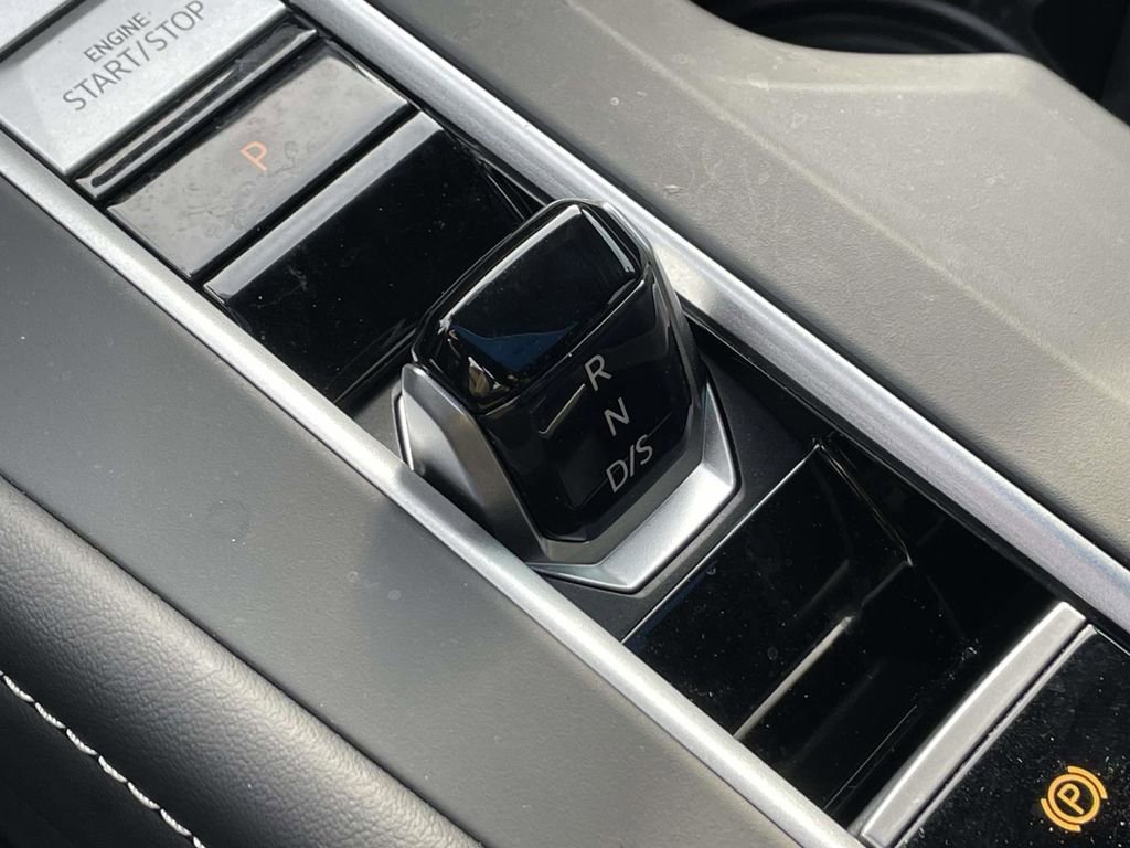 Used 2024 Volkswagen Atlas Cross Sport SE image 30