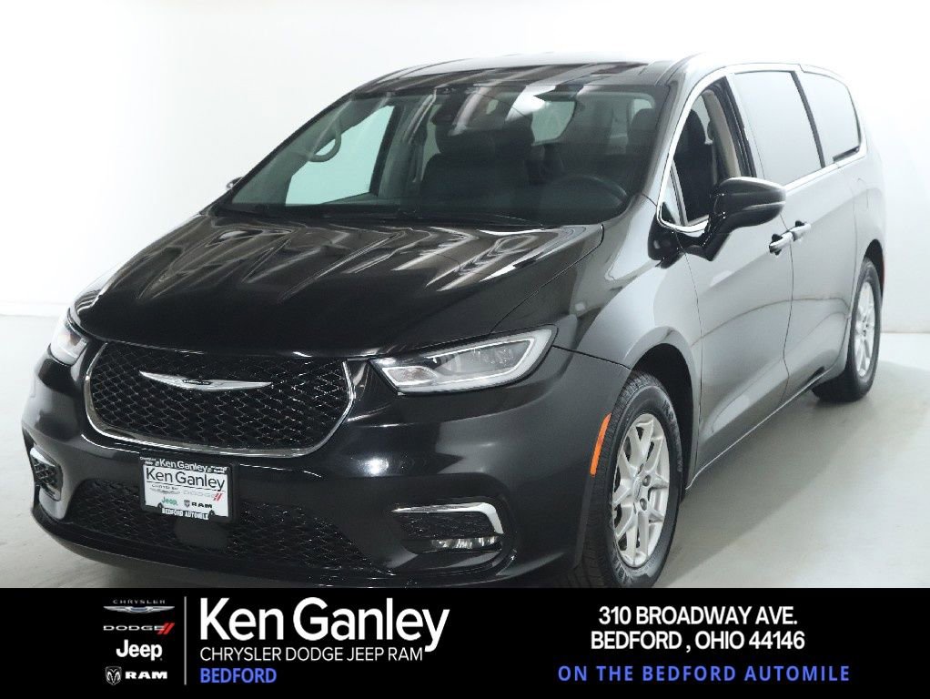 Used 2024 Chrysler Pacifica Touring-L FWD image 1