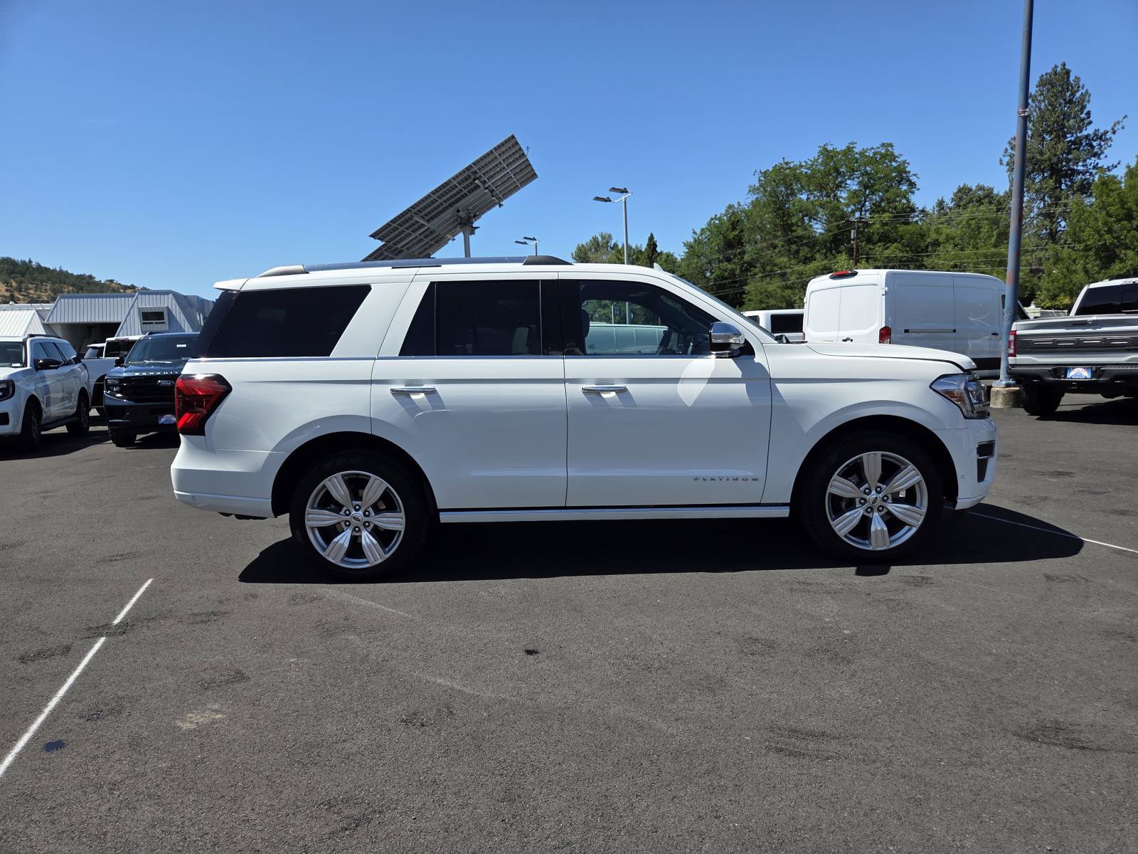 Certified 2024 Ford Expedition Platinum RWD image 4