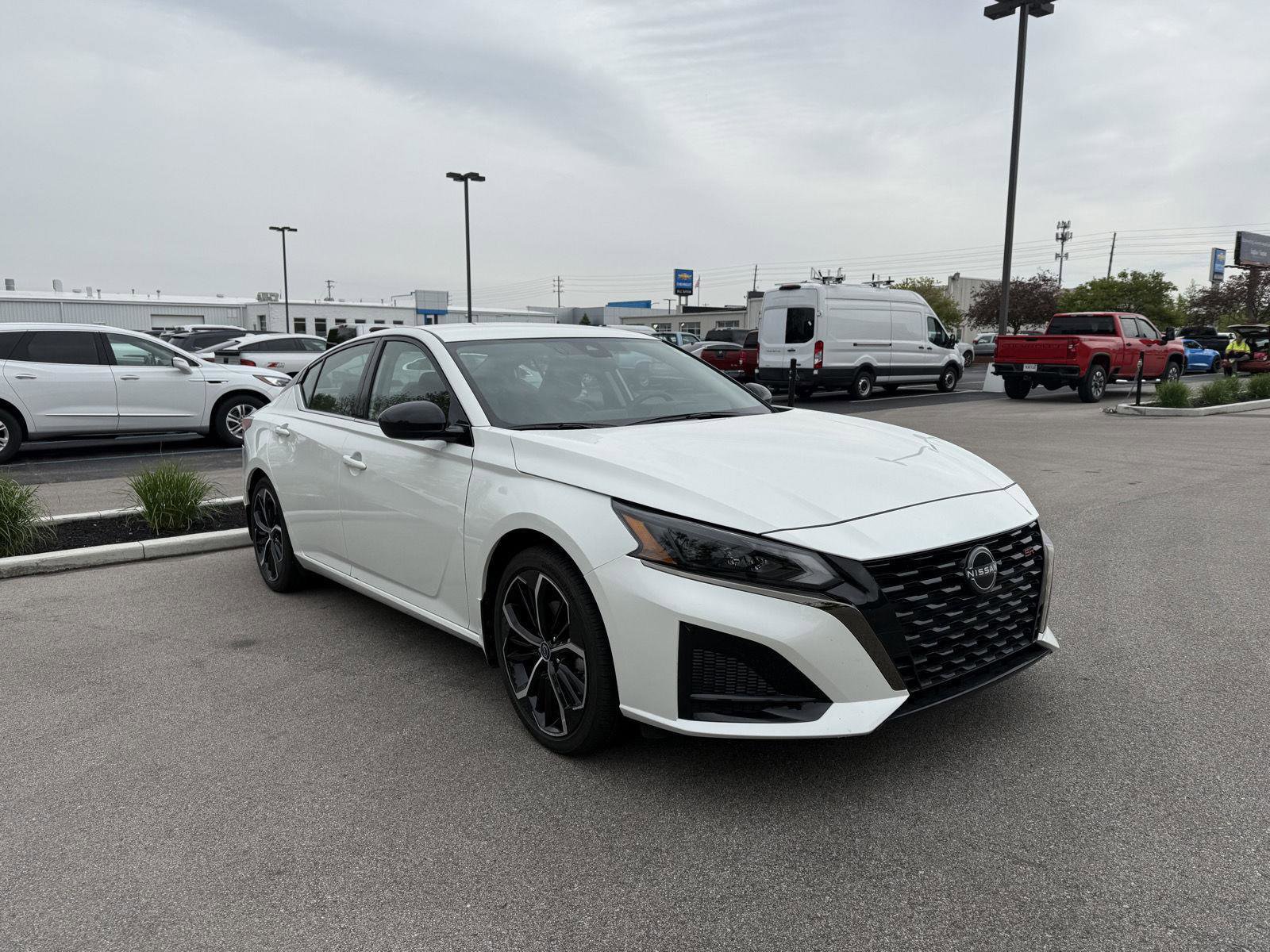 Used 2023 Nissan Altima 2.5 SR FWD image 1