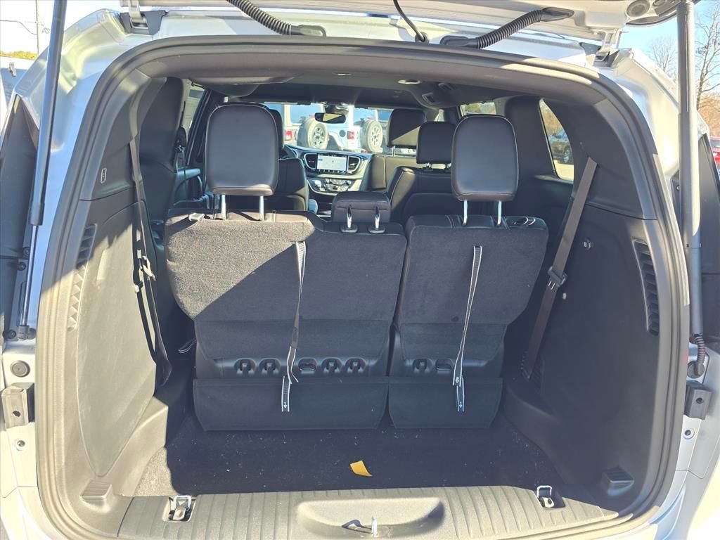 New 2026 Chrysler Pacifica Select w/ S Appearance Package FWD image 9