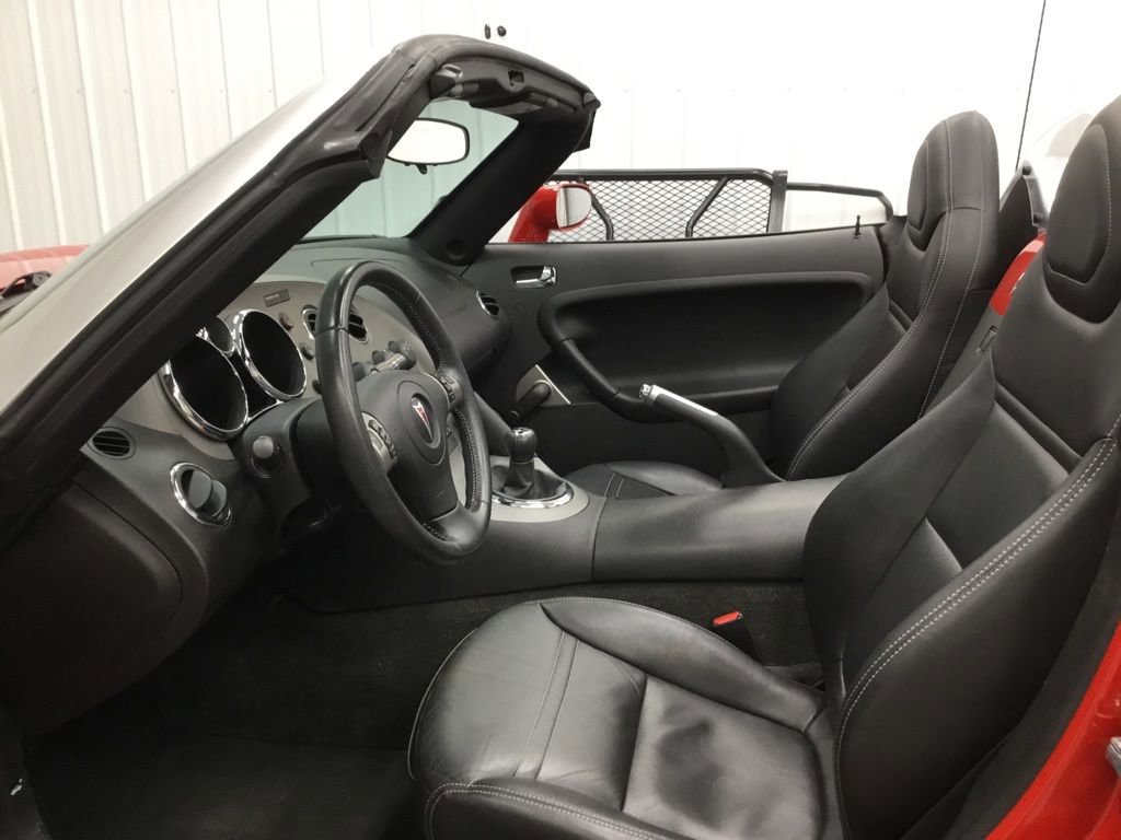 Used 2007 Pontiac Solstice Convertible w/ Premium Package image 5