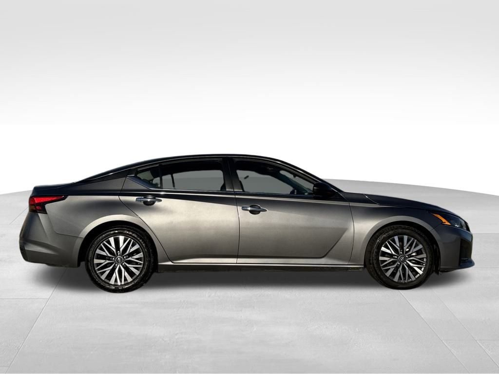 Used 2024 Nissan Altima 2.5 SV image 5