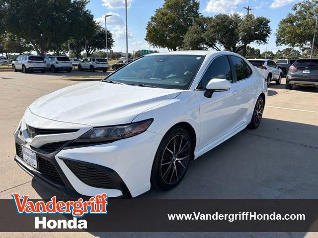 Used 2022 Toyota Camry SE FWD image 1