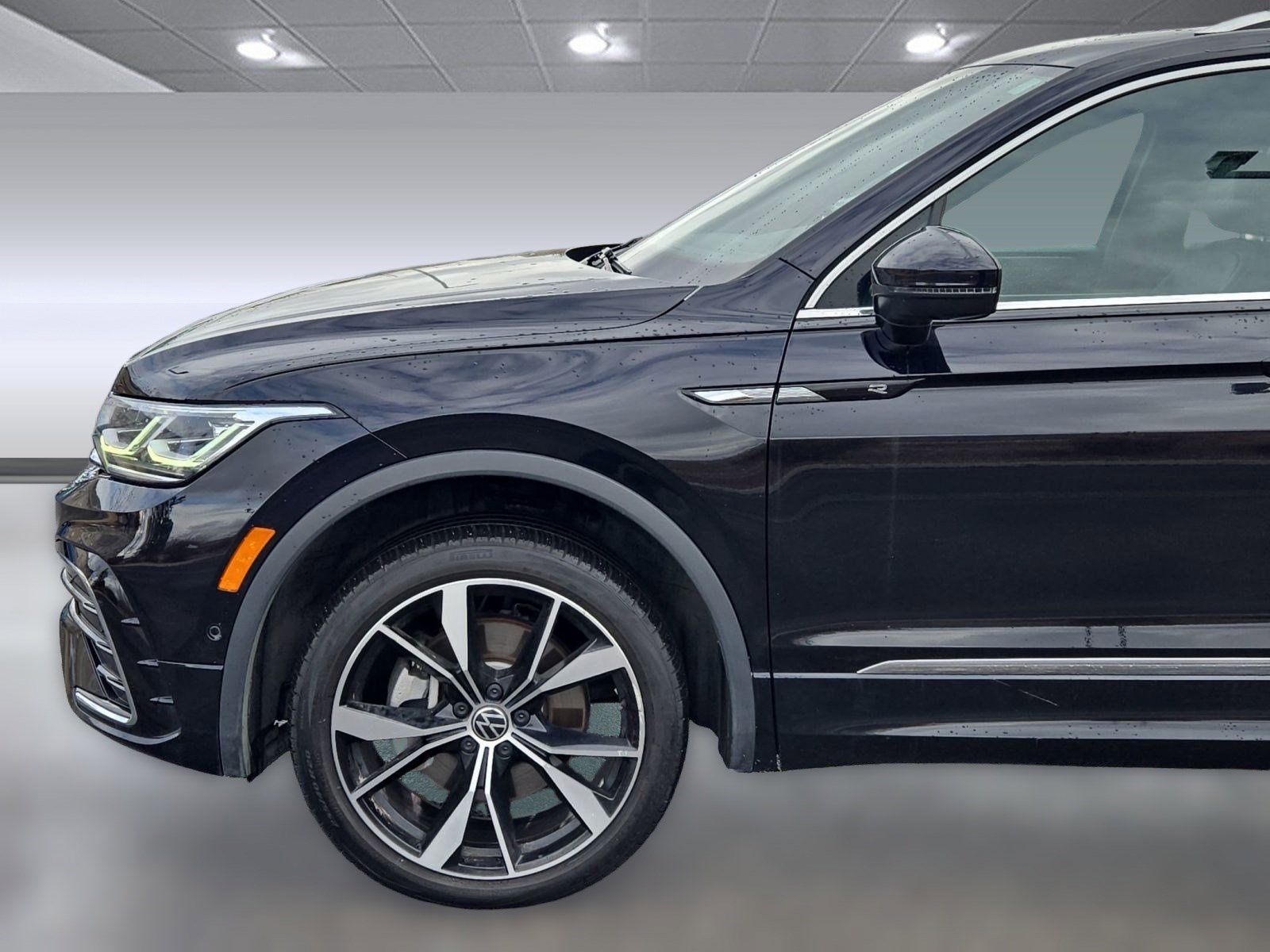 Used 2023 Volkswagen Tiguan SEL R-Line image 20