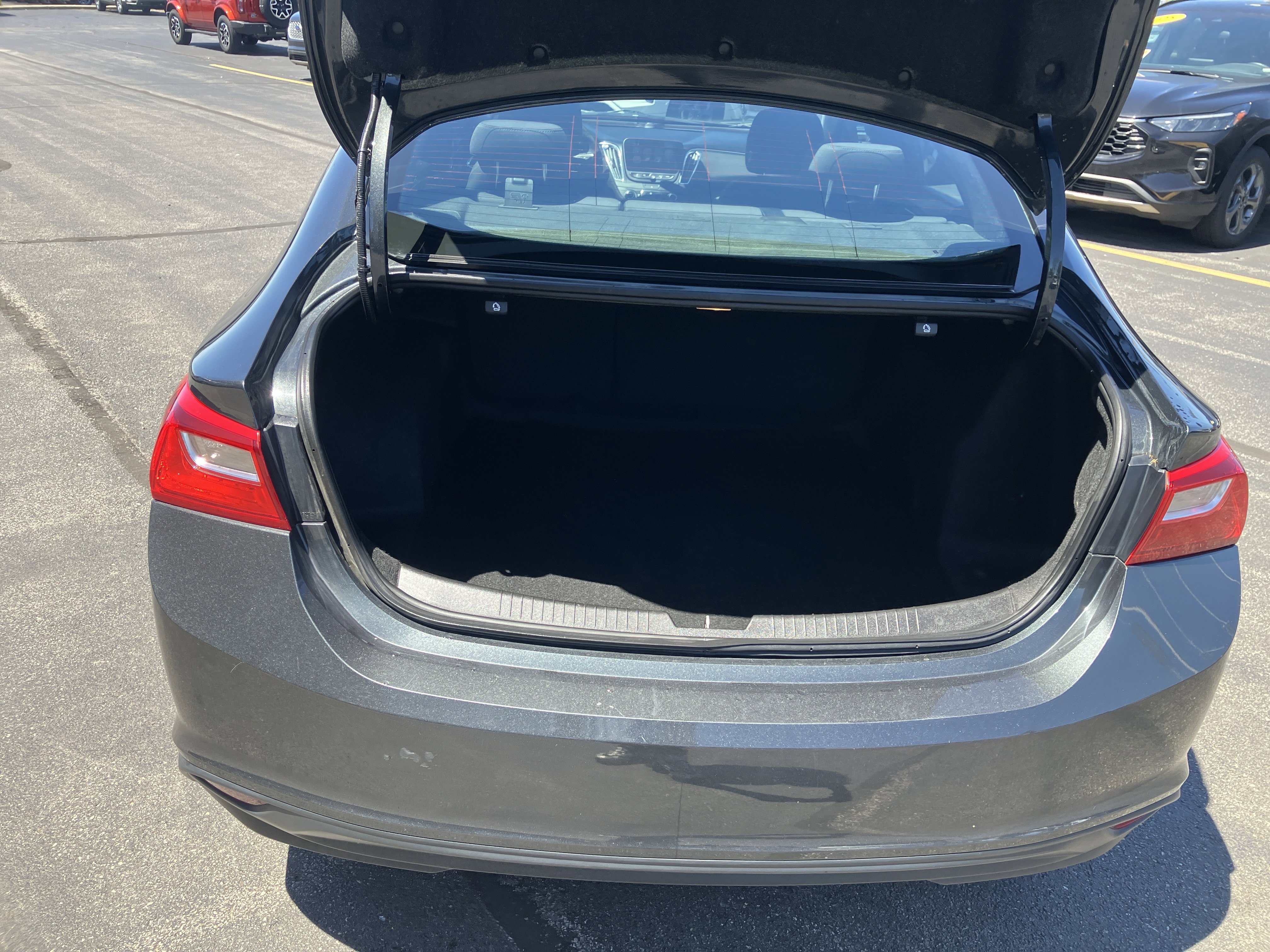Used 2017 Chevrolet Malibu LT FWD image 12