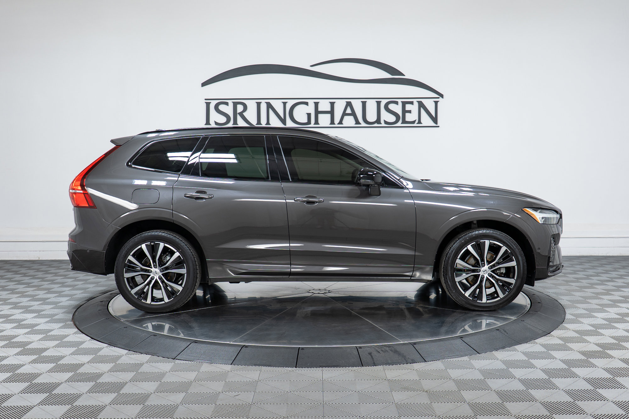 Certified 2023 Volvo XC60 B5 Plus w/ Climate Package image 4