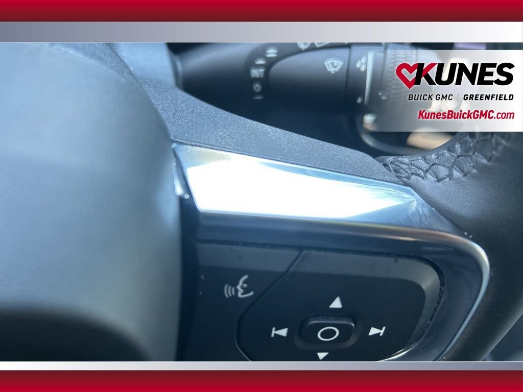 Used 2024 Volvo XC40 B5 Core image 23