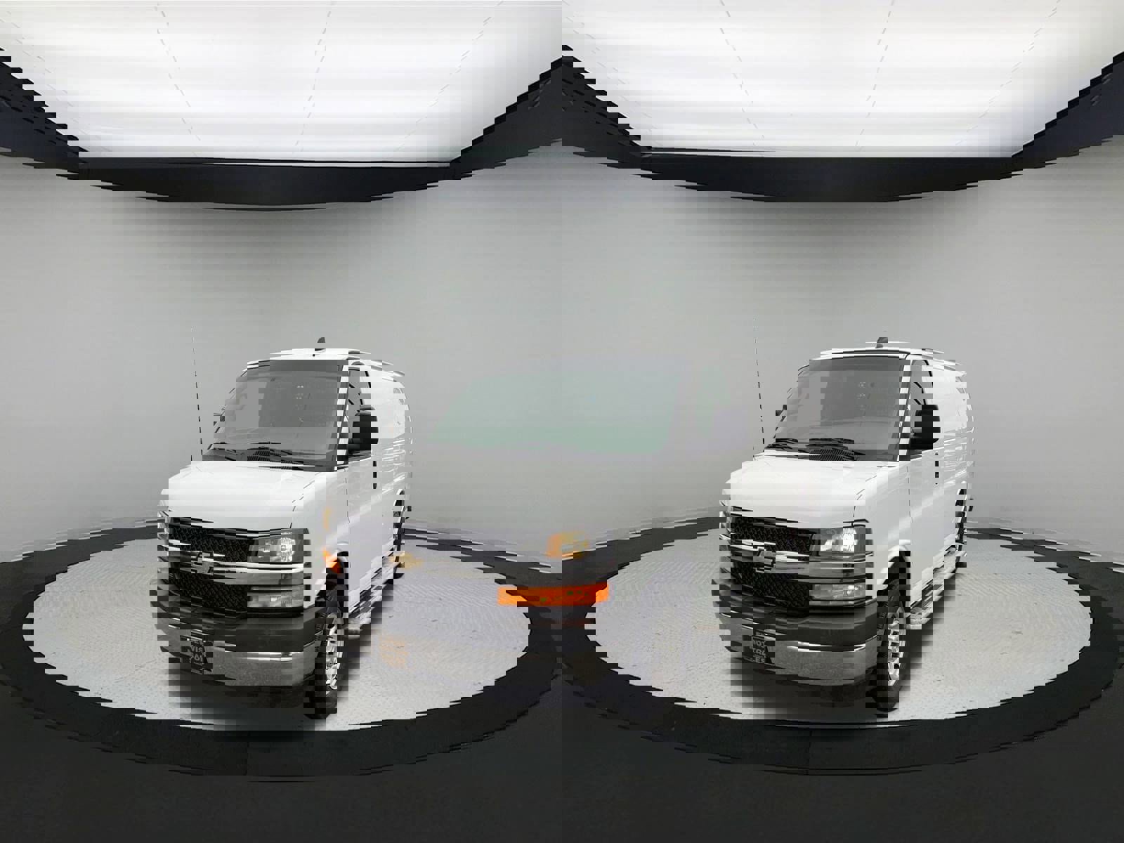 Used 2024 Chevrolet Express 2500 Work Van w/ Driver Convenience Package image 4