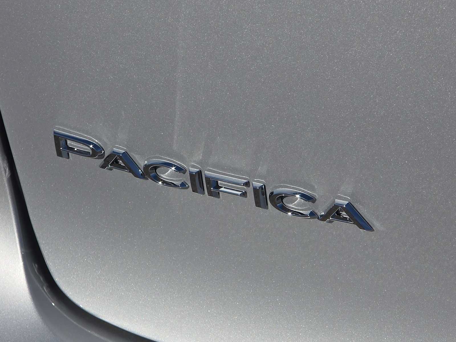 Used 2026 Chrysler Pacifica Select FWD image 11