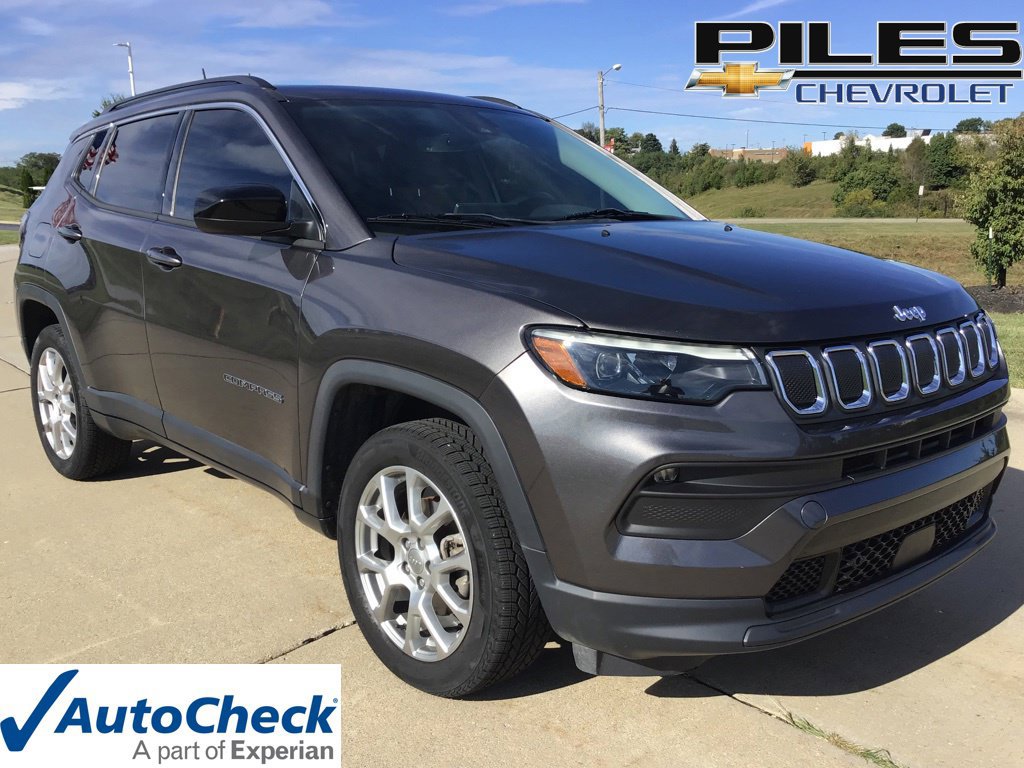 Used 2022 Jeep Compass Latitude w/ Sun and Sound Group AWD/4WD image 1
