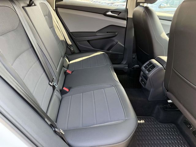 Used 2022 Volkswagen Taos SE w/ IQ.Drive SE Package image 9