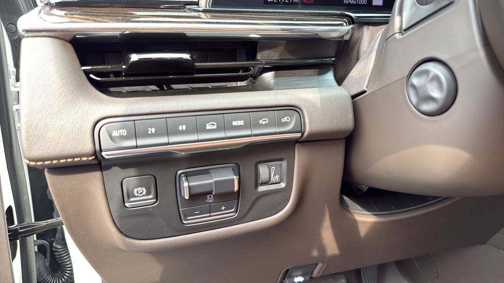 Used 2024 Cadillac Escalade Sport w/ LPO, ONYX Package image 31