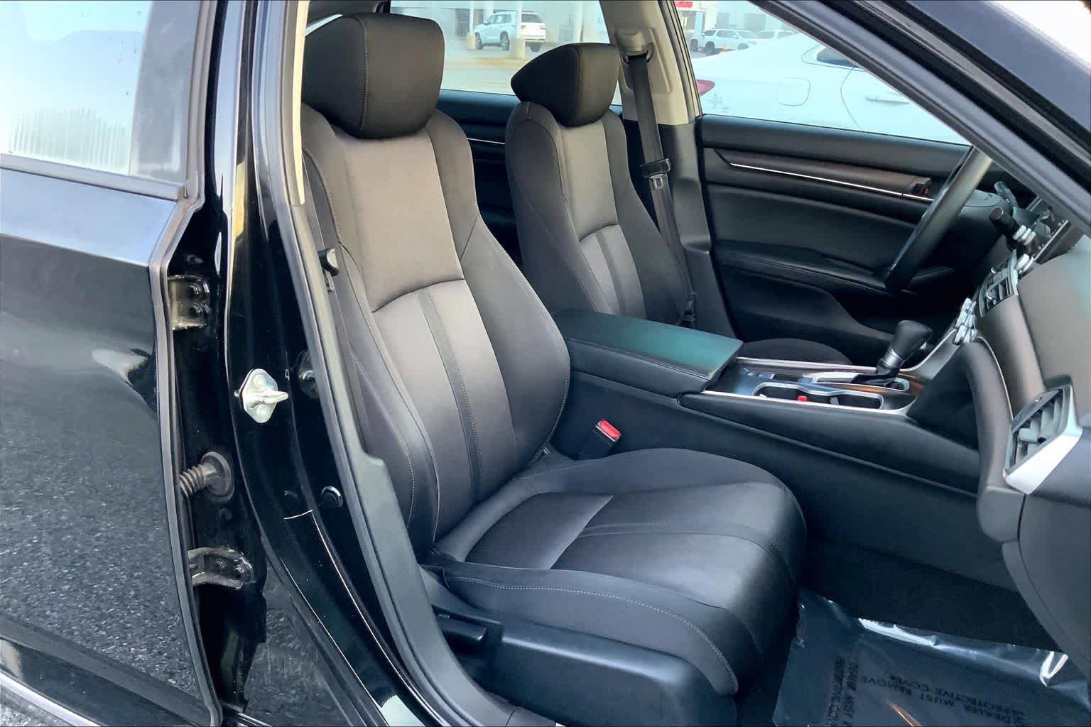 Used 2018 Honda Accord EX image 9