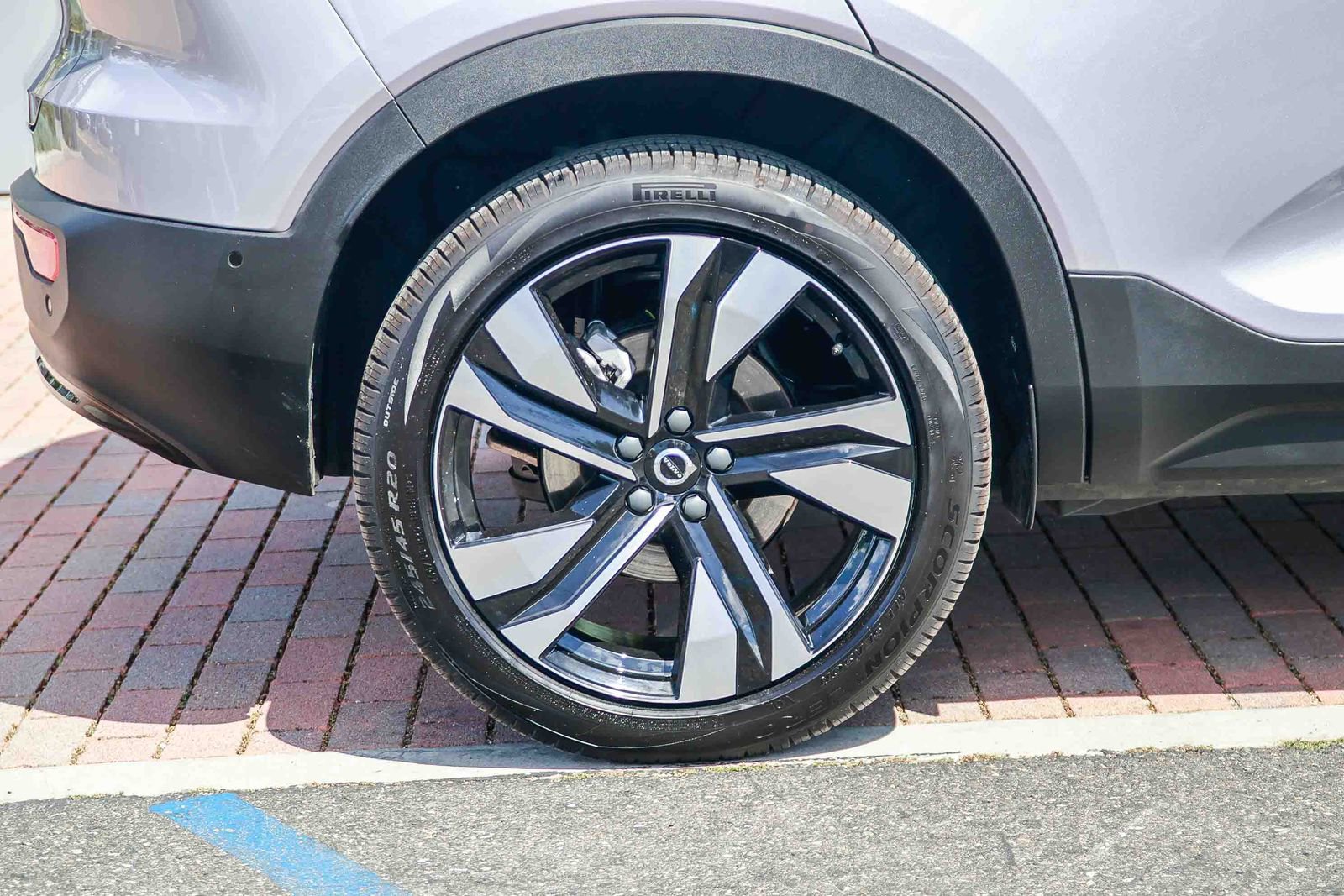 Used 2026 Volvo XC40 B5 Ultra w/ Climate Package image 10