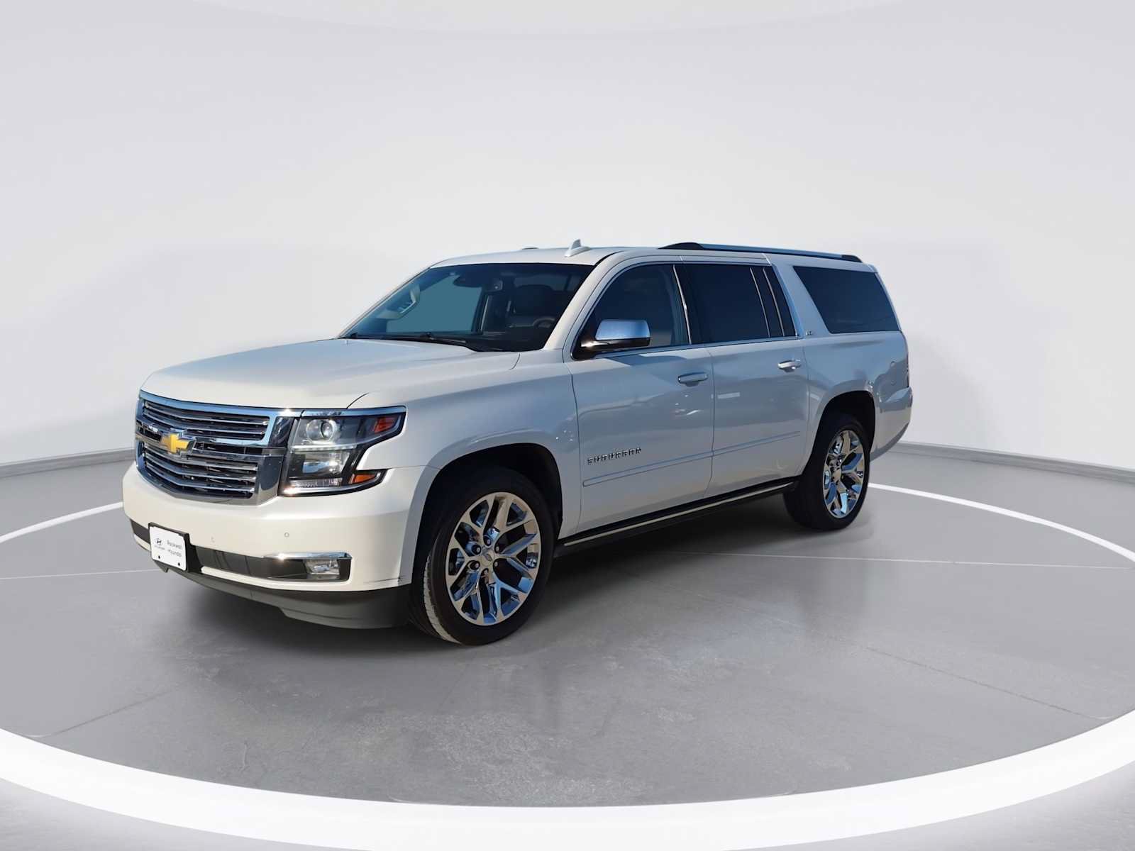 Used 2016 Chevrolet Suburban LTZ RWD image 3