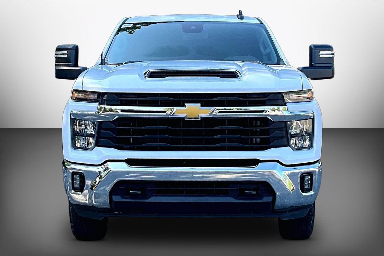 Used 2025 Chevrolet Silverado 2500 LT w/ Convenience Package AWD/4WD image 3