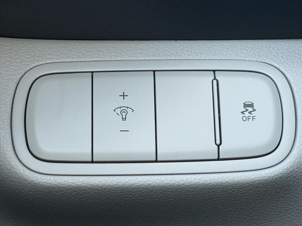Used 2026 Hyundai Venue SEL FWD image 17