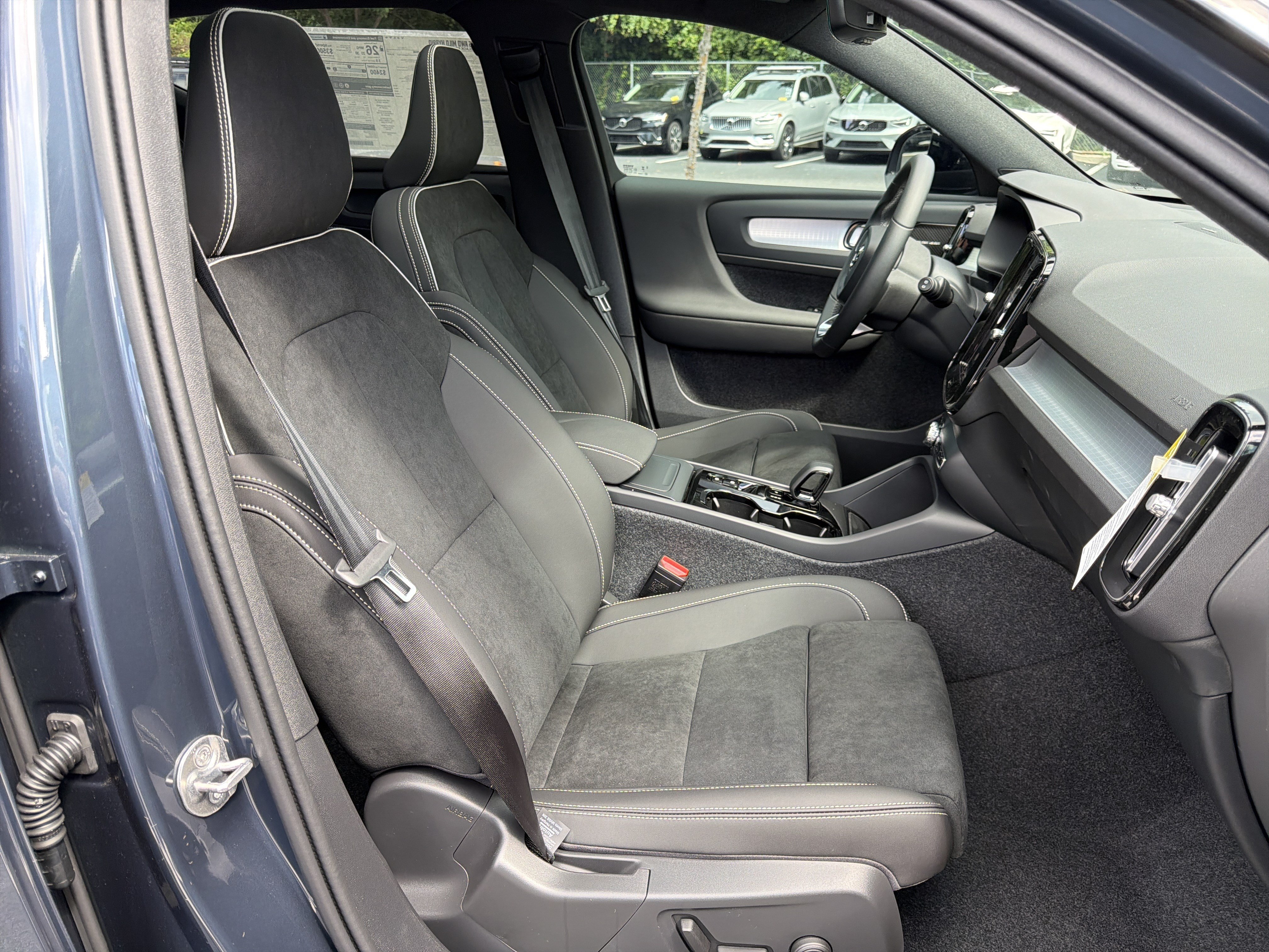 New 2026 Volvo XC40 B5 Ultra w/ Protection Package Premier AWD/4WD image 21
