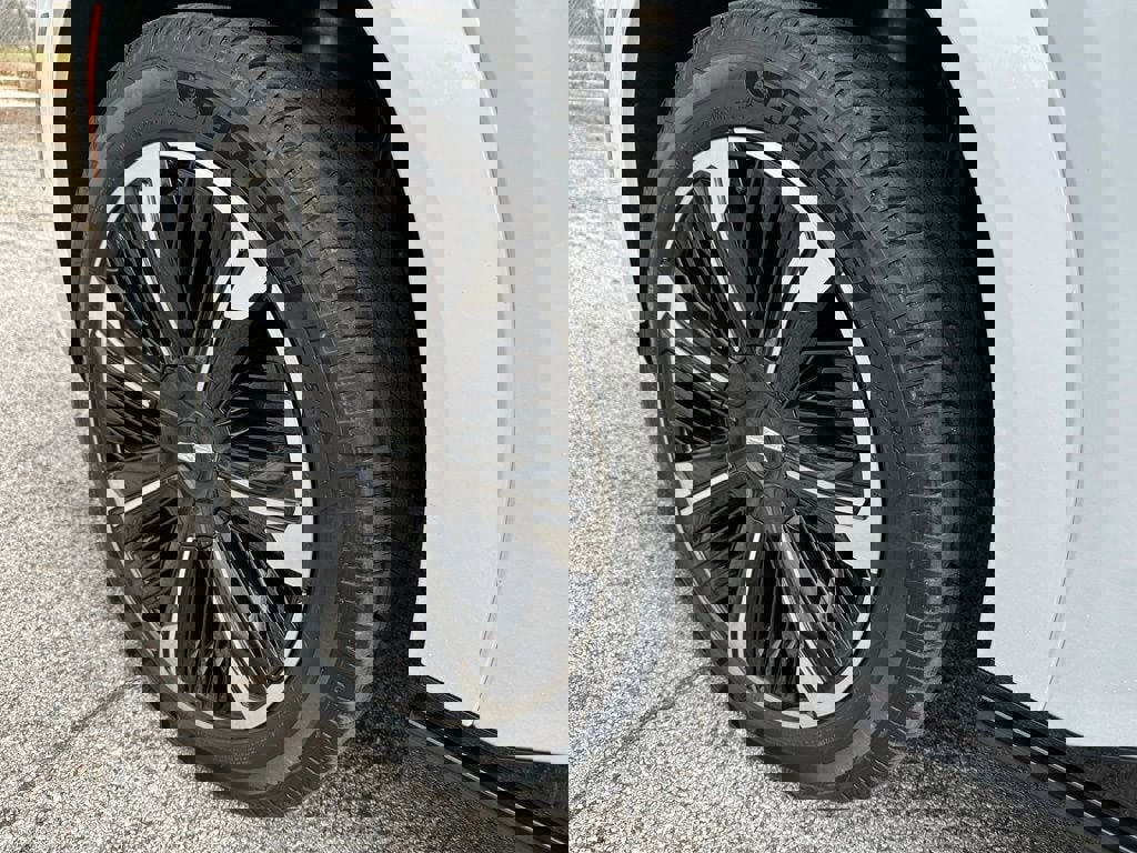 New 2025 Cadillac Escalade IQ Sport 1 w/ LPO, ONYX Package AWD/4WD image 6