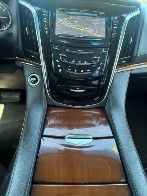 Used 2018 Cadillac Escalade ESV Premium Luxury RWD image 30