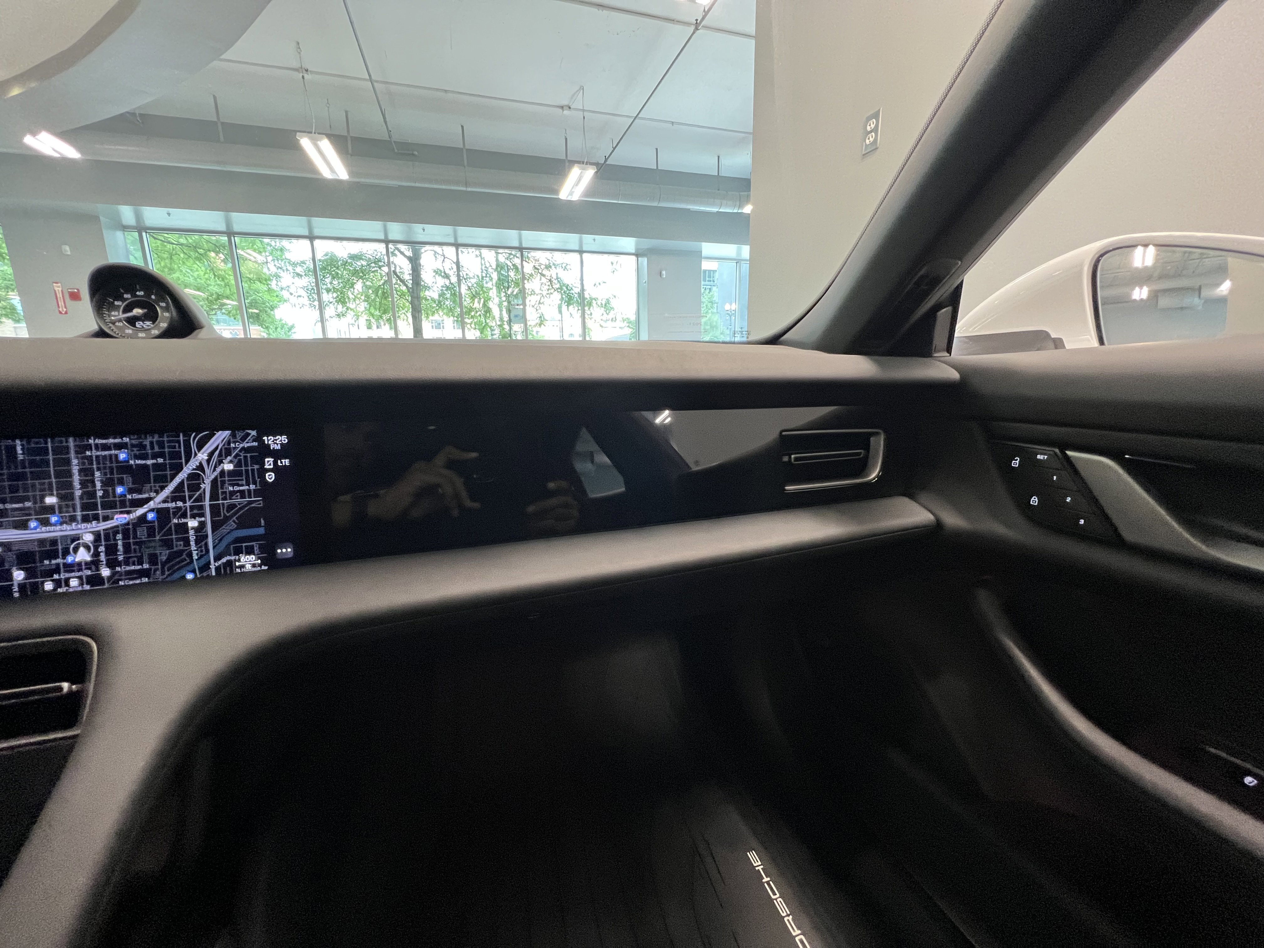 Used 2022 Porsche Taycan 4S image 19