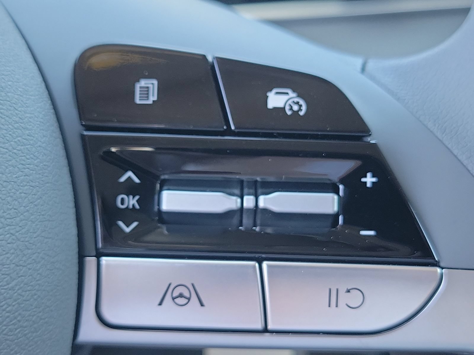 New 2026 Hyundai Elantra SE FWD image 9