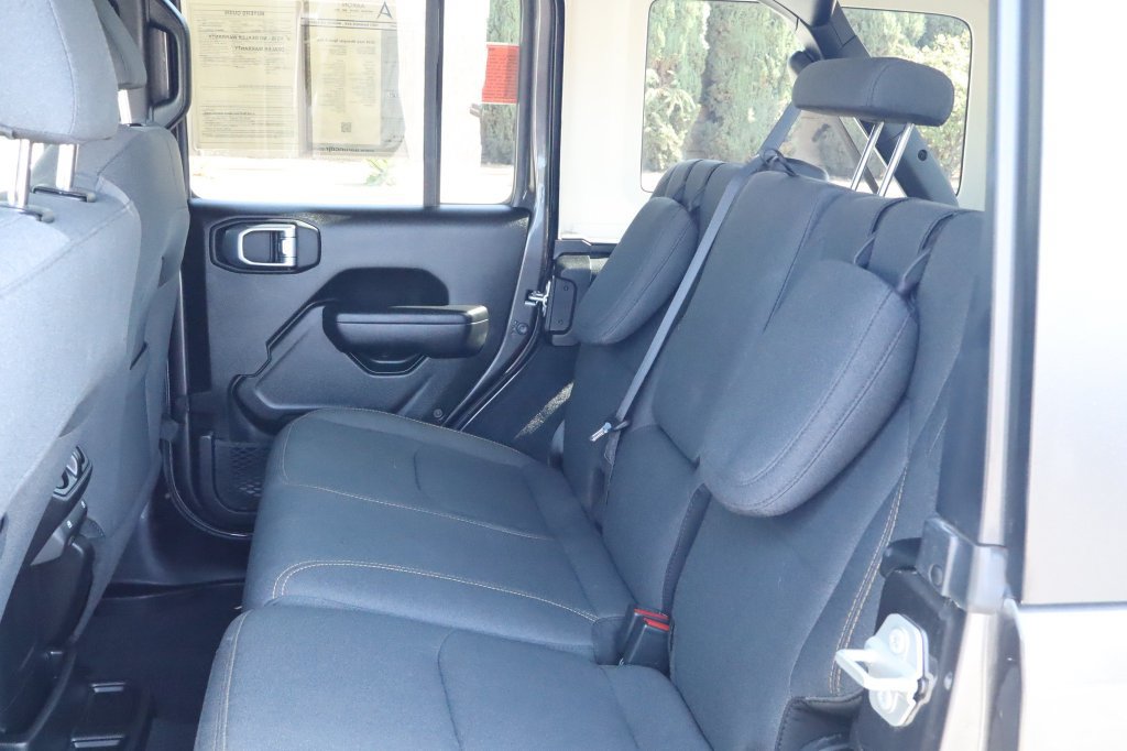 Used 2024 Jeep Wrangler Unlimited w/ Convenience Group AWD/4WD image 34