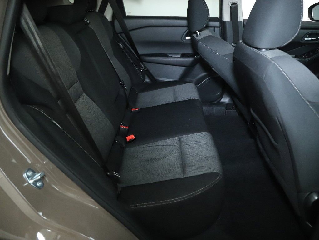 Used 2025 Nissan Rogue SV AWD/4WD image 33