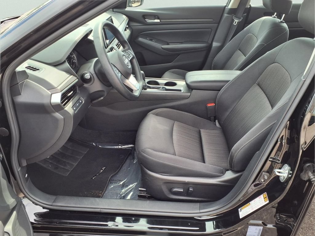 Used 2025 Nissan Altima 2.5 SV FWD image 21