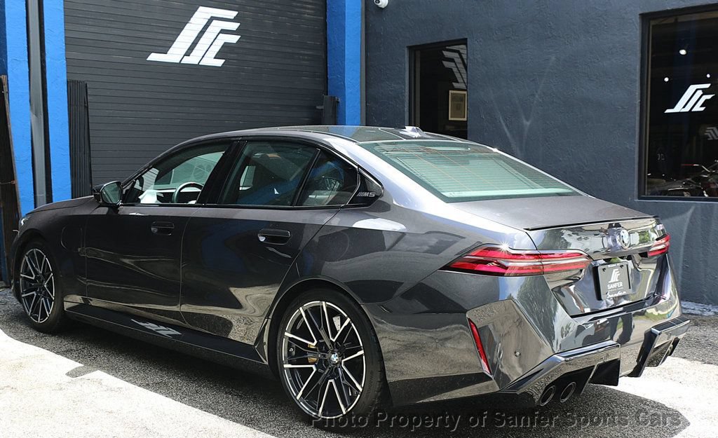 Used 2025 BMW M5 AWD/4WD image 5